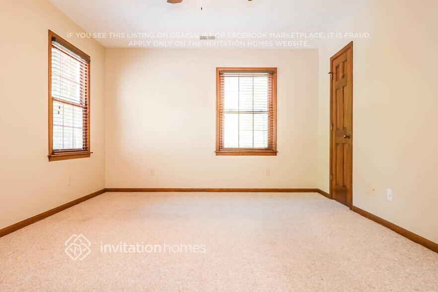 Building Photo - 5120 E Shore Dr SW