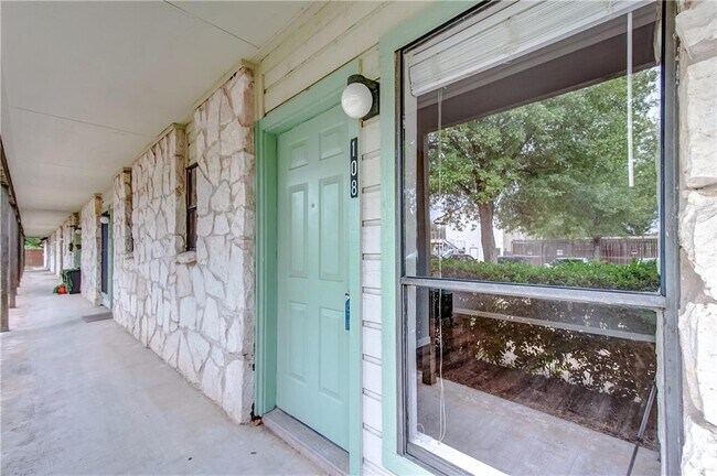 Building Photo - 4307 S 1st St
