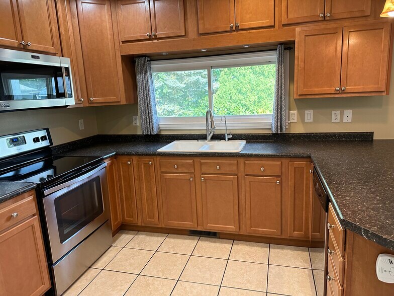 Building Photo - 1409 Miller Dr