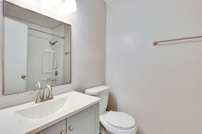 Building Photo - 2705 Northeast Dr