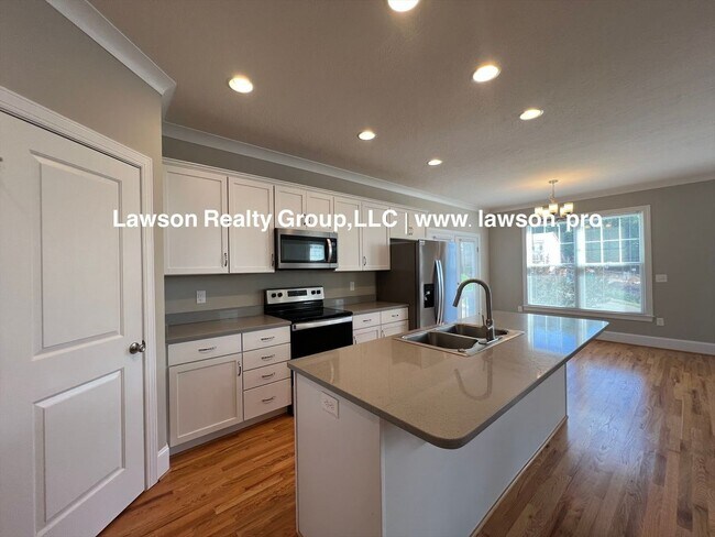 Building Photo - Upscale Three Bedroom in Colonial Green with Garage