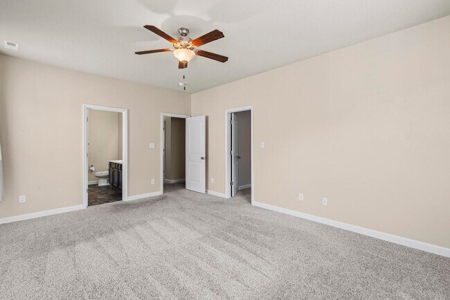 Building Photo - Holly Ridge Townhouse For Rent!