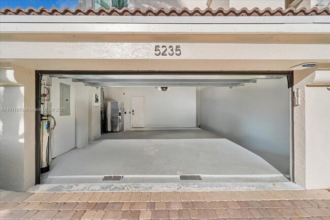 Building Photo - 5235 SW 171st Ave