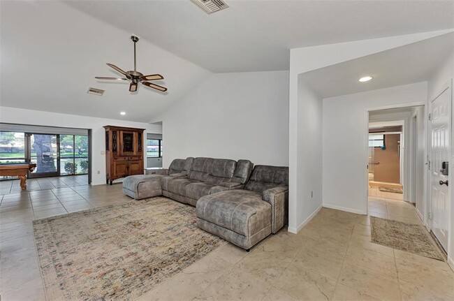 Building Photo - 5651 Golf Pointe Dr