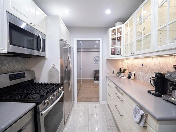 Building Photo - 1625 Emmons Ave