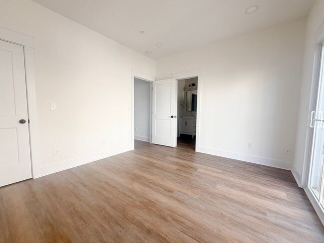 Building Photo - 1347 Belfair St