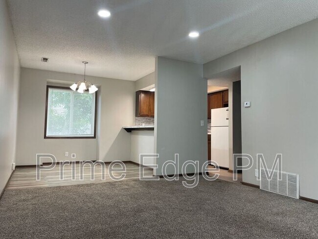Building Photo - 6235 Holdrege-D11