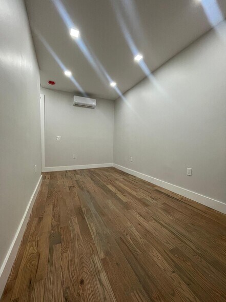 128 St Pauls Ave Unit 1R - 129 Saint Pauls Ave