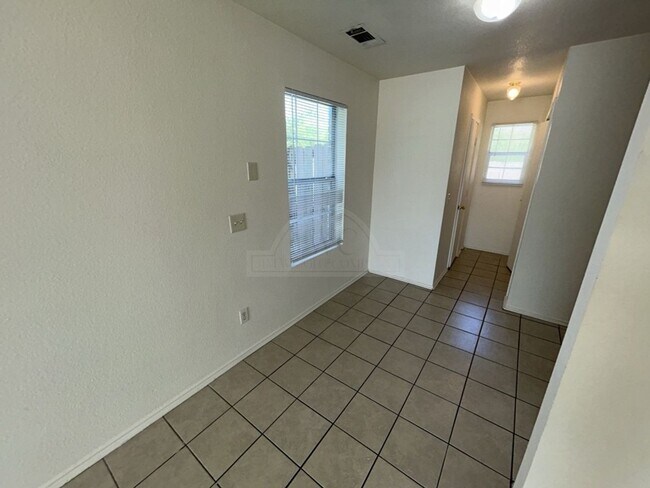 Building Photo - 4005 Doraine Ct