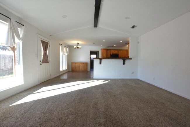 Building Photo - 815 7th St