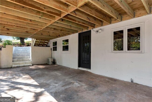 Building Photo - 75 Lake Dr