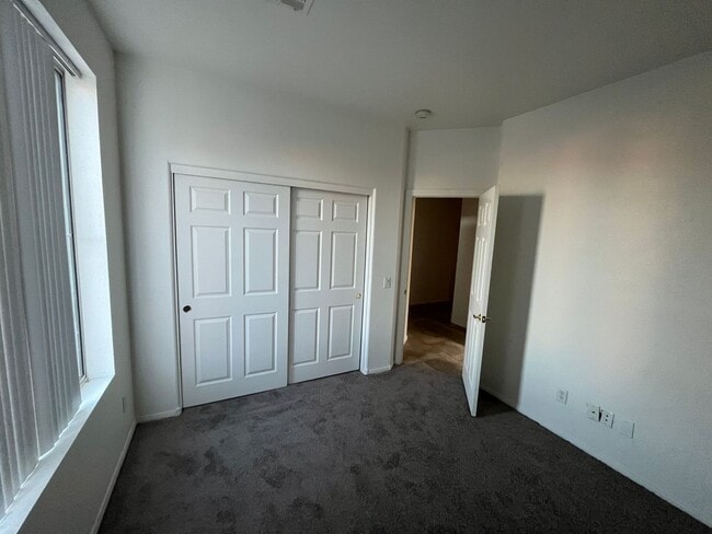 Building Photo - Single Story - 3 bed home located in Hende...