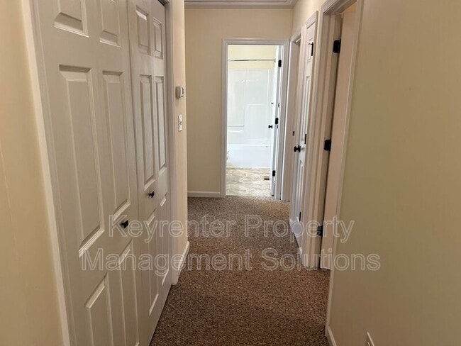 Building Photo - 107 Oakstone Run