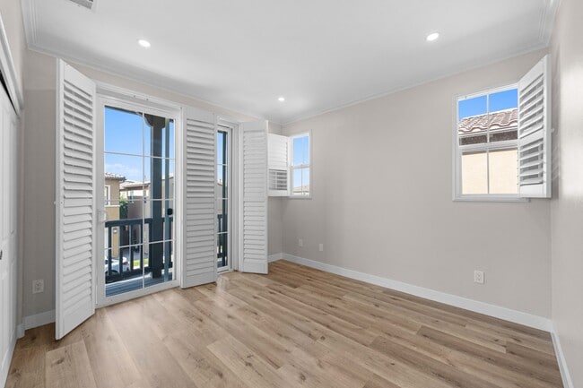 Building Photo - 9204 S Nobel Way