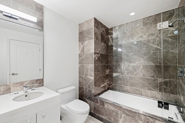 Building Photo - 875 California St