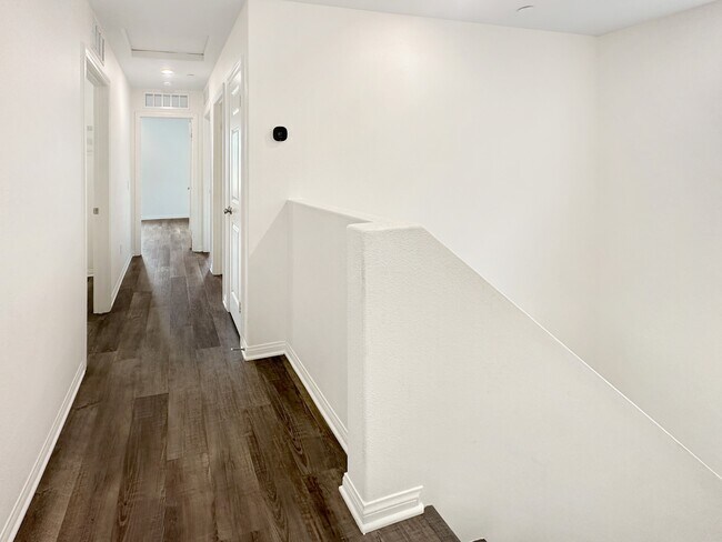 Building Photo - 27607 Sawtooth Ln