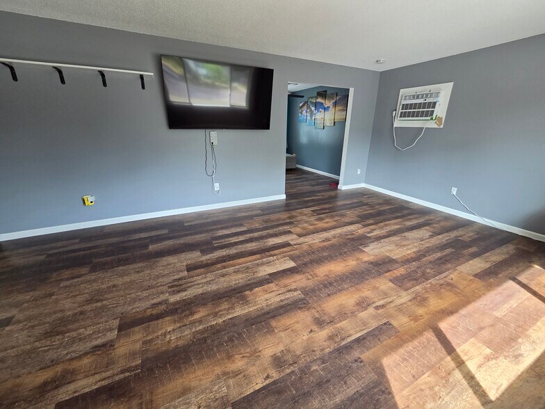 Living Room - 629 Tyler St