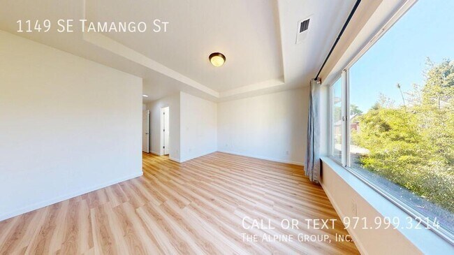 Building Photo - 1149 SE Tamango St