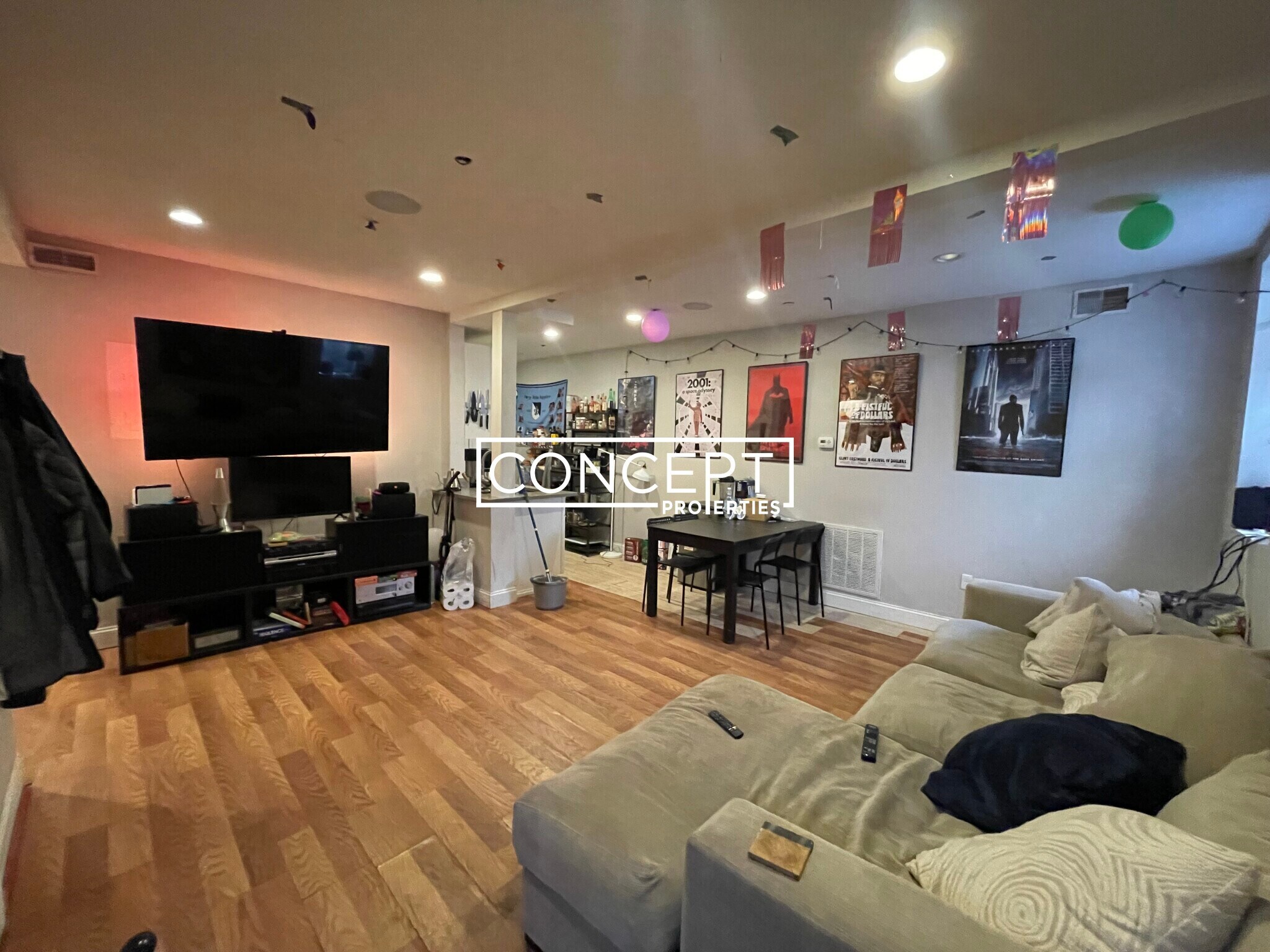 Building Photo - 721 Parker St