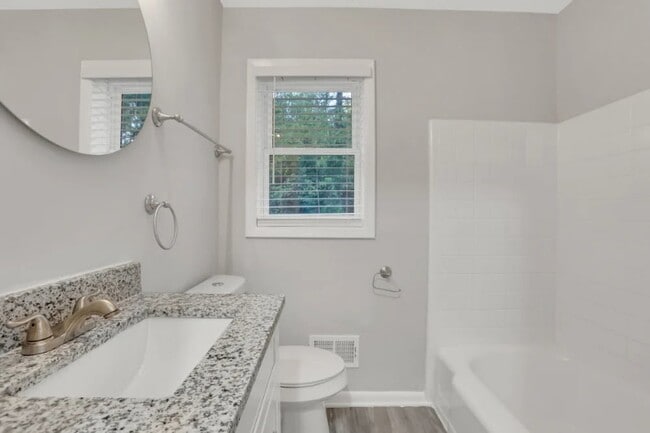 Building Photo - 2833 Altaview Dr SE