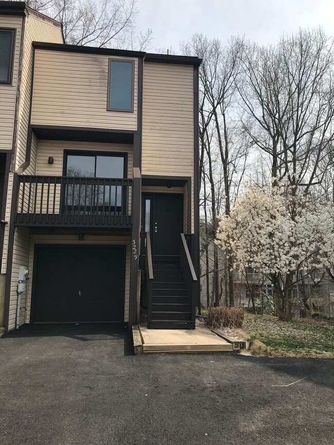 Building Photo - 2 bedroom, 2.5 bath townhome in Pike Creek