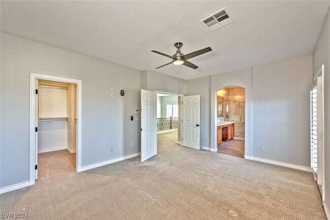 Building Photo - 275 Spectacular St