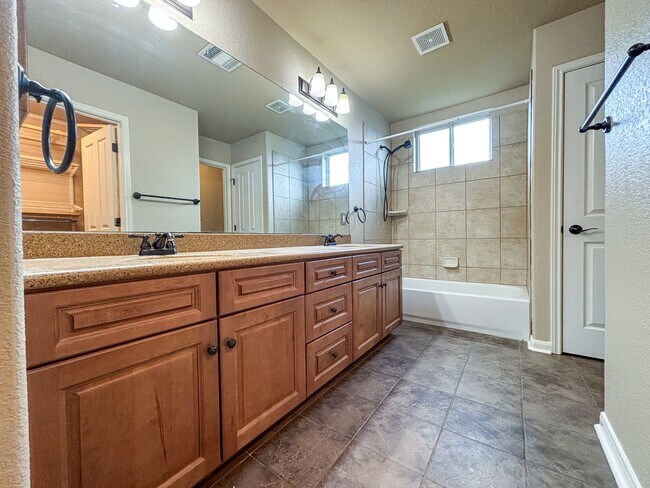 Building Photo - 1908 Tanger Ter