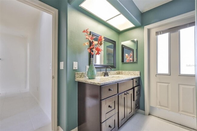 Building Photo - 1505 Ventana Dr