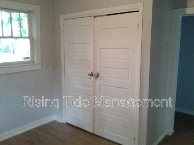 Building Photo - 220 58th Alley