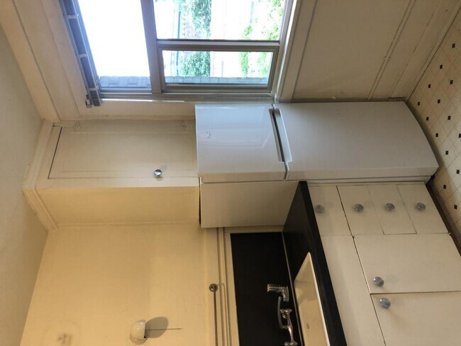 Building Photo - Porter Apartments - Room for rent