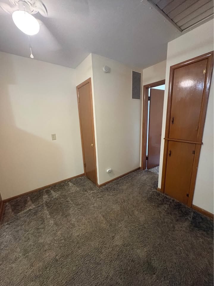Building Photo - 1258 E Elm St