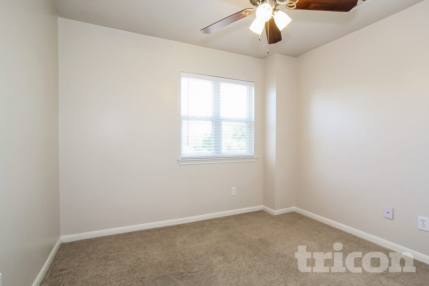 Building Photo - 7938 Blue Wahoo Ln