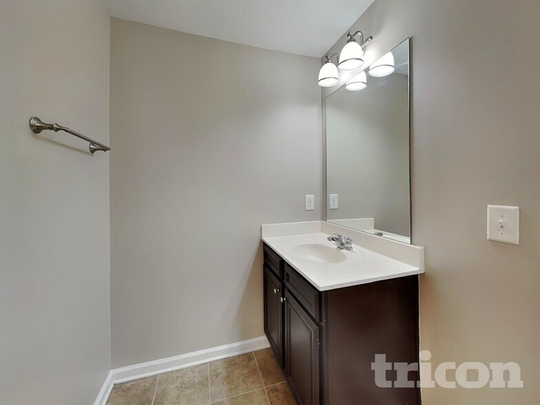 Building Photo - 3554 Hideaway Ln