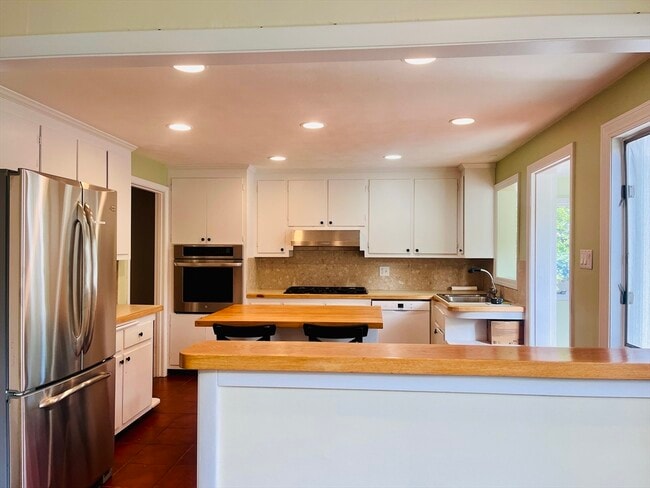 Building Photo - 181 Moss Hill Rd