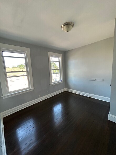 Bedroom 1 - 26 Arlington St