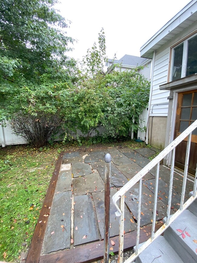 Building Photo - 82 Bergen Ave