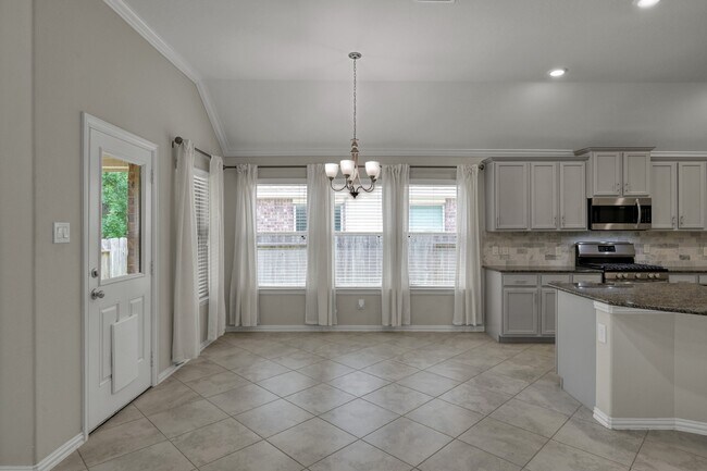 Building Photo - 122 S Bearkat Ct