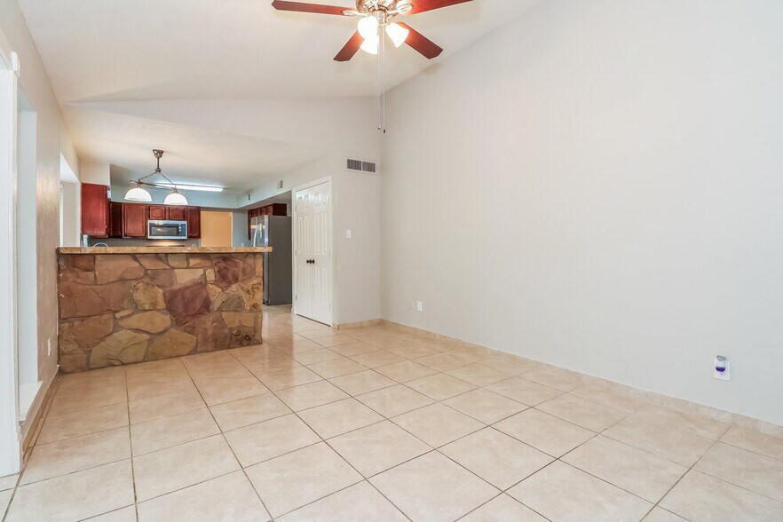 Building Photo - 7529 Ashwood Cir