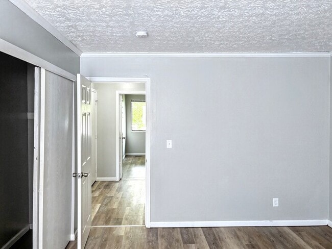 Building Photo - 5760 Ponderosa Dr