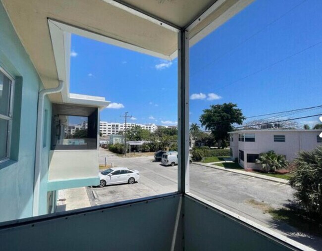 Building Photo - 306 E Ocean Ave