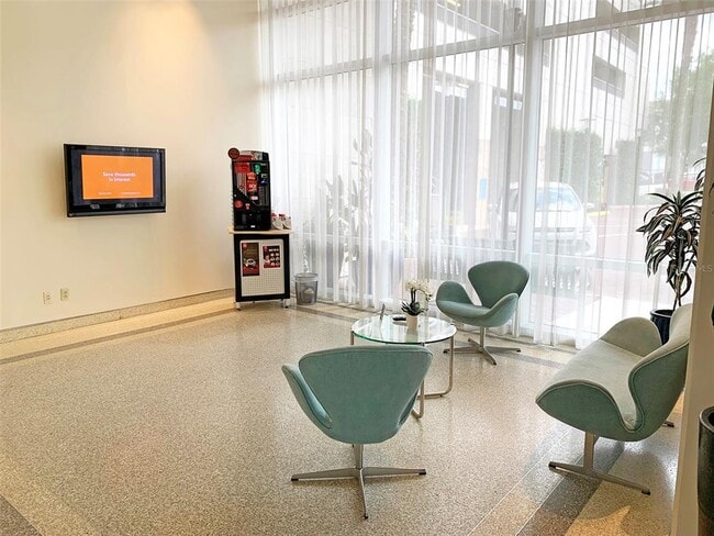 Building Photo - 150 E Robinson St