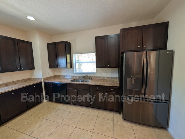 Building Photo - 3633 W Everett Ave