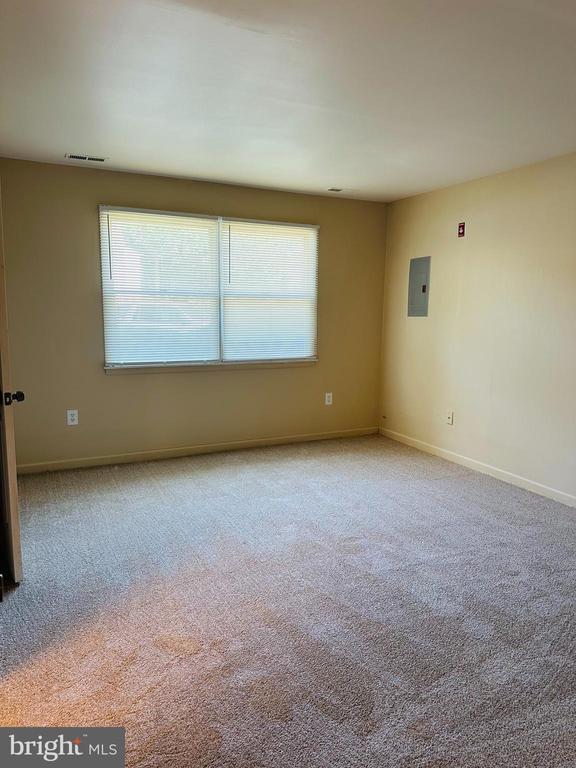 Building Photo - 4 Scotch Pine Dr