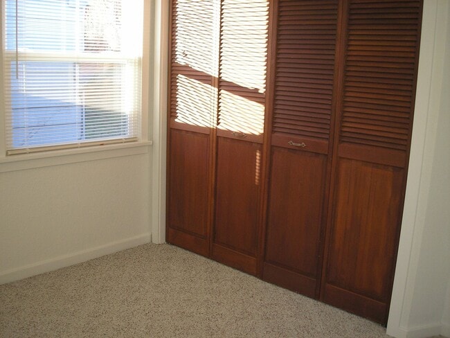 Building Photo - 1 Bedroom- Single Family Home with Large Yard