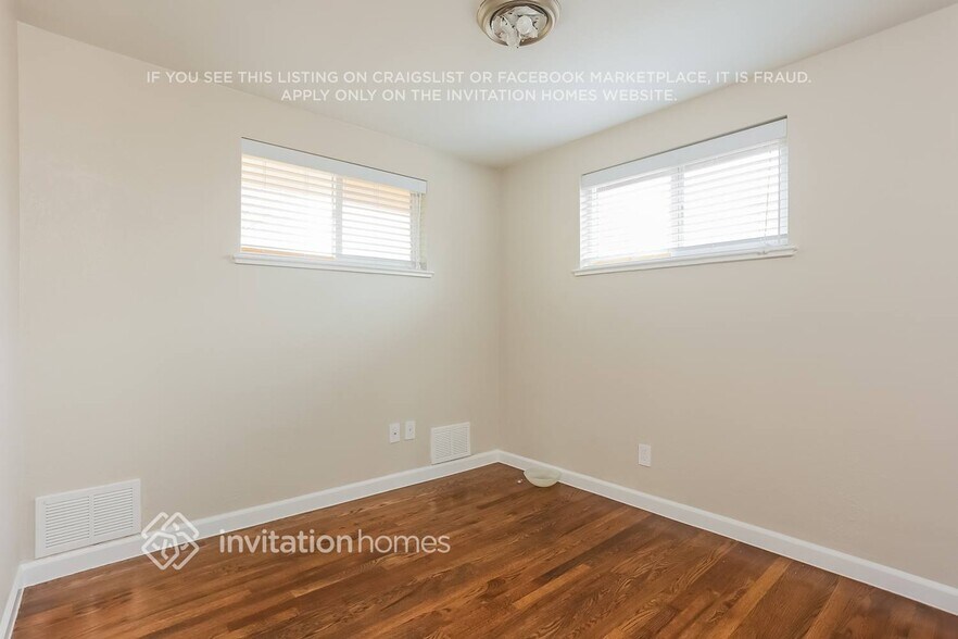 Building Photo - 1415 S Depew St