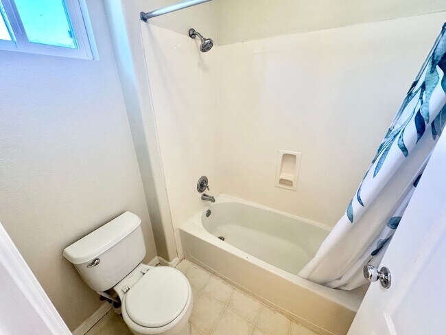 Building Photo - Beautiful 5 bed 3 bath Home in Wildhorse