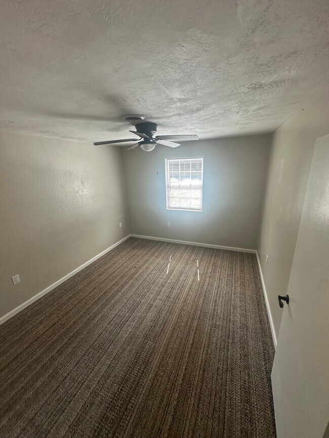 Building Photo - 2213 Crutchfield Ln