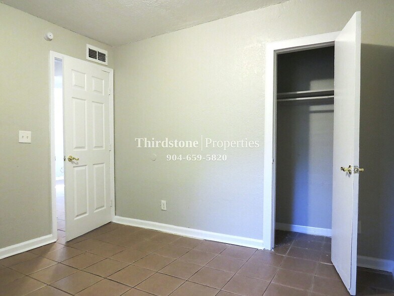 Building Photo - 4474 Spring Glen Rd