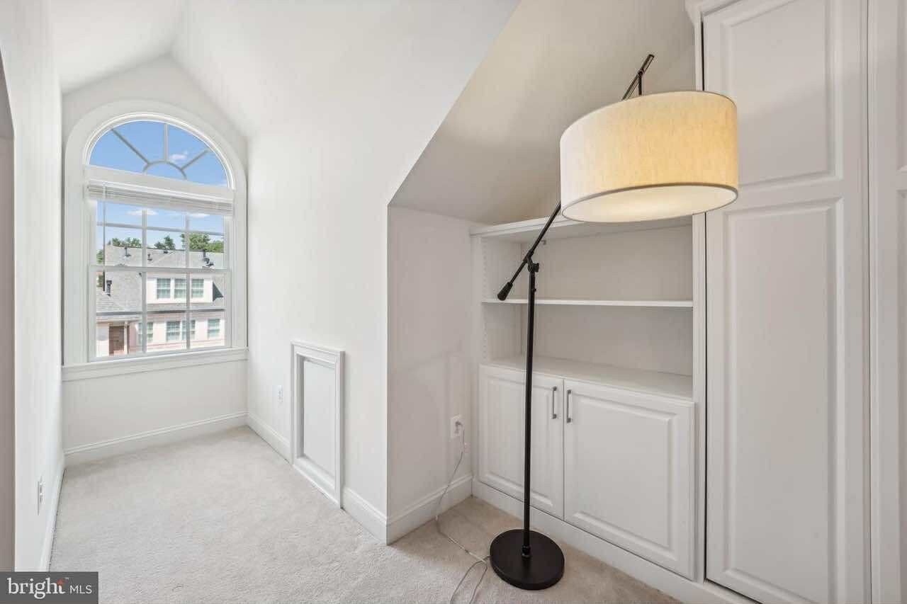 Building Photo - 10669 Yorktown Ct