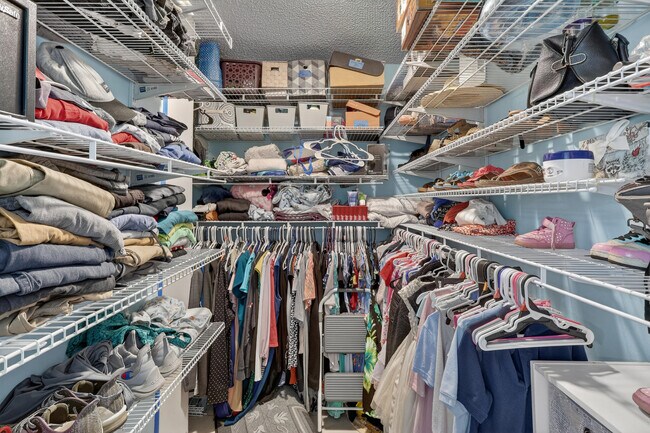 Building Photo - 1121 SW Ivanhoe St